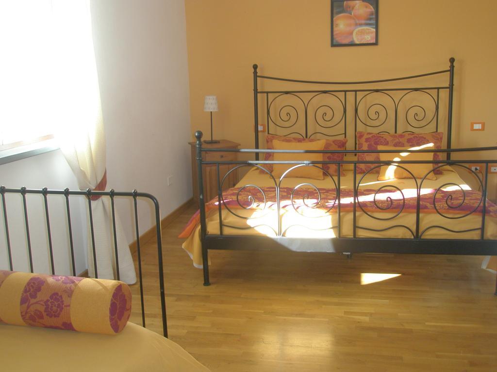 Appartement La Rondine à Lucques Chambre photo