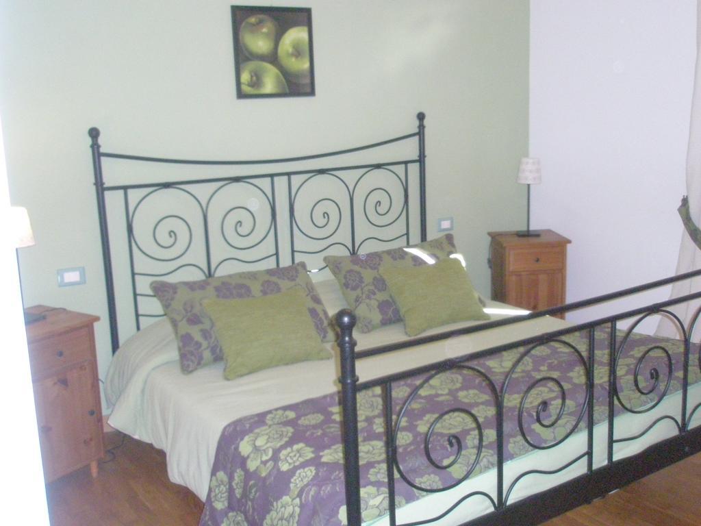 Appartement La Rondine à Lucques Chambre photo